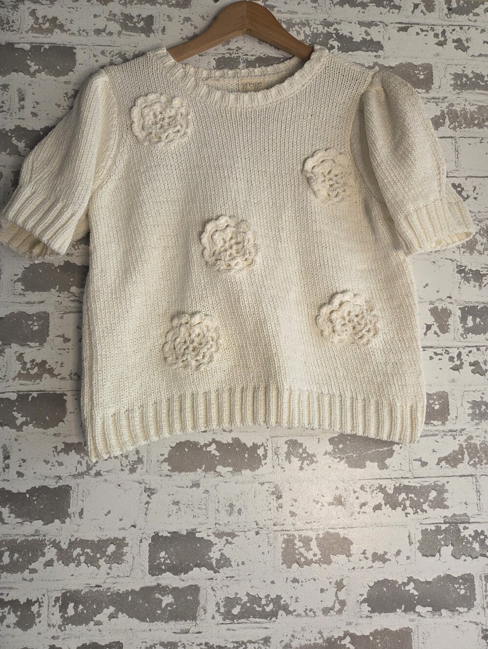 Cream Floral-Appliqué Short Sleeve Crewneck Sweater